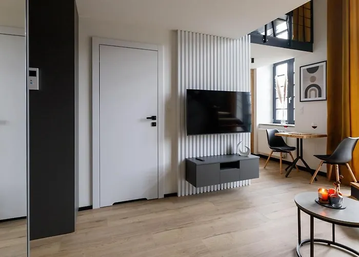 Апартаменти Close-golden - Stylish Loft - Great Location &jana Pawla33